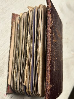 Couverture vieux cuir
